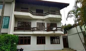 Imagem 2: Belíssima casa com quatro suítes, espaço gourmet e piscina