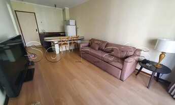 Imagem 4: Flat mobiliado com arrumação de quarto, com cozinha completa com geladeira grande. Sem bur