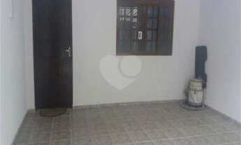 Imagem 2: 3 dormitórios, 2 suítes, banheiro, sala, cozinha ampla e 2 vagas de garagem