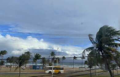 Imagem 2: Casa para aluguel possui 448 metros quadrados com 8 quartos em Piatã - Salvador - BA