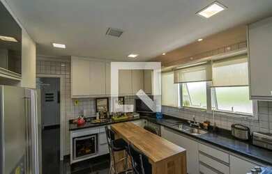 Imagem 5: Apartamento para aluguel possui 232 metros quadrados com 4 quartos