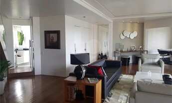 Imagem 4: Cobertura com 536 m2, tendo 4 suites e 5 vagas no Jardim Paulista