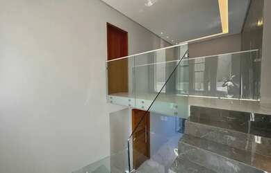 Imagem 6: Casa Duplex- Terras Alphaviile - Fase I- 04 Suites -Moveis Projetados- Closet- Area Gourme