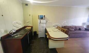 Imagem 6: Flat mobiliado com arrumação de quarto, com cozinha completa com geladeira grande. Sem bur