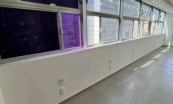 Imagem 4: Linda Sala Comercial Reformada e Iluminada