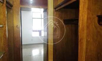 Imagem 3: Excelente apartamento, 125 m², frente, bem arejado e iluminado. 03 qts suite e vaga