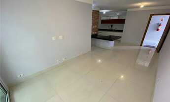 Imagem 4: Apartamento de 3 quartos sendo uma suíte reformado com porcelanato a 10 metros da praia do