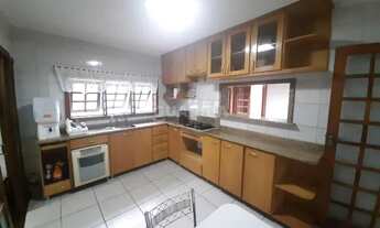 Imagem 6: Casa residencial de 4 dormitórios, sendo 1 suíte com closet e hidro no bairro Glória