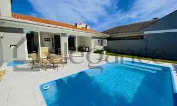 Imagem 2: Elegane Imóveis: Belíssima casa térrea com 3 dormitórios, totalmente mobiliada, na praia d