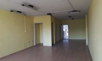 Imagem 3: Centro de Niterói, vendo sala com 52m de frente e uma vaga de garagem