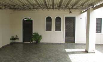 Imagem 2: Abrigo para 2 carros, sala, cozinha, banheiro social, 2 dormitórios, lavanderia coberta, q