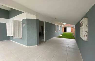 Imagem 3: Elegance Imóveis: Elegante casa térrea com 3 dormitórios, toda em forro laje, em ótima loc