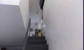 Imagem 6: Apartamento tipo Studio, com sala e cozinha integrada no primeiro andar, pé direito alto