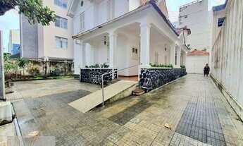 Imagem: Casa com 4 Dormitórios à Venda, 300 m²