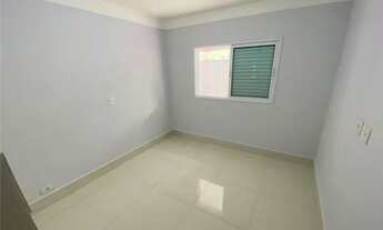 Imagem 6: Apartamento de 3 quartos sendo uma suíte reformado com porcelanato a 10 metros da praia do