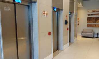 Imagem 4: MÁFFER IMÓVEIS ALUGA Apartamento mobiliado de 1 dormitório com garagem em localização priv