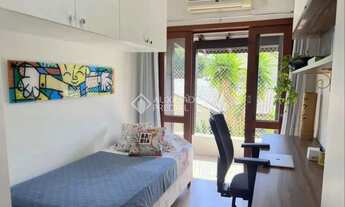 Imagem 4: Casa de condomínio para venda tem 270 metros quadrados com 5 quartos