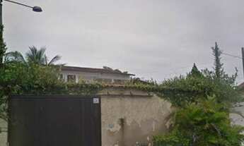 Imagem 3: Terreno em Jacaraípe com estrutura de salão de festa e churrasqueira