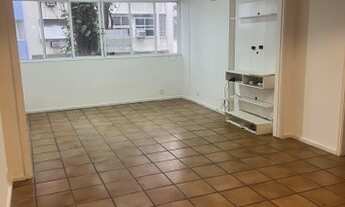 Imagem 2: Apartamento para venda tem 108 metros quadrados com 3 quartos em Copacabana - Rio de Janei