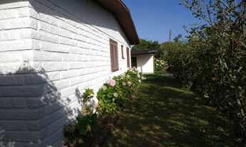 Imagem 5: Rainha do Mar. Casa com 3 dormitórios, 2 banheiros. 4 quadras do mar