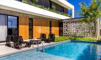 Imagem: CAMBORIú - Casa de Condomínio - Santa