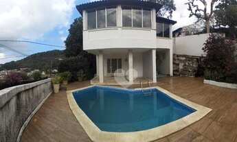 Imagem 5: Oportunidade - Casa duplex com piscina em Laranjeiras!
