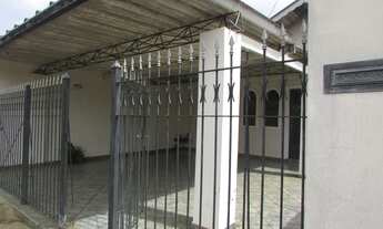 Imagem: Abrigo para 2 carros, sala, cozinha, banheiro