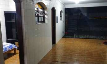 Imagem: Quarto disponível uma quadra do metrô