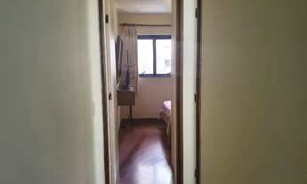 Imagem 5: Flat mobiliado com arrumação de quarto, com cozinha completa com geladeira grande. Sem bur