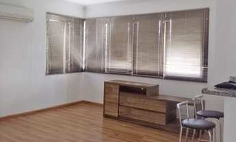 Imagem 6: 2 dormitórios, semi-mobiliado e de frente para a Rua Alberto Silva