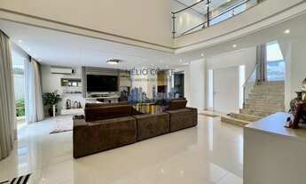 Imagem 6: Casa de condomínio para venda tem 336 metros quadrados com 4 quartos