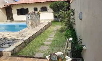 Imagem 2: Casa ampla com 3 quartos, piscina e edícula gourmet, 100m da praia, em Cordeirinho, Maricá