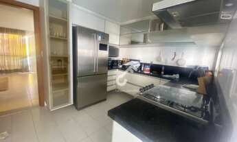 Imagem 7: ABRANTES, Estrada do Coco. Duplex composto de 4 quartos sendo 2 suítes. Área construída de