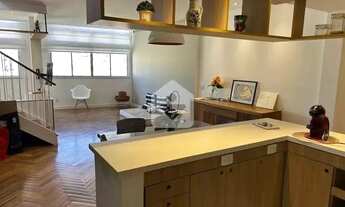 Imagem 7: Cobertura duplex reformada por arquiteta Vista espetacular das montanhas!