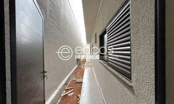 Imagem 2: Casa à venda, 3 quartos, 1 suíte, 4 vagas, Novo Mundo - Uberlândia/MG