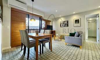 Imagem 4: Apartamento com varanda e vista lateral da Praia de Ipanema