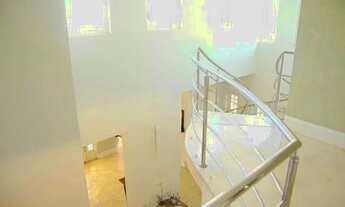 Imagem 3: Sobrado clássico mobiliado para aluguel tem 500 m2 com 4 quartos