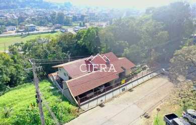 Imagem 4: Casa de Alvenaria - Venda - 04 quartos - 405m² - Semi Mobiliada - Piscina Aquecida - Rua R