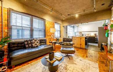 Imagem 2: Apartamento totalmente reformado 02 quartos no bairro Centro Histórico