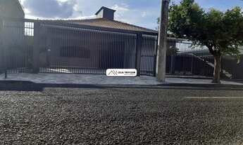 Imagem 3: Casa para venda tem 380 metros quadrados com 5 quartos