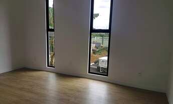 Imagem 4: Apartamento com ótima iluminação. Ambientes arejados e espaçosos. Linda vista para montanh