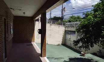 Imagem 3: Casa para venda tem 850 metros quadrados com 10 quartos em Bento Ribeiro - Rio de Janeiro