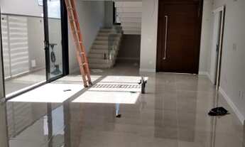 Imagem 3: Casa no condomínio Real Park Arujá para venda tem 255 metros quadrados com 3 quartos