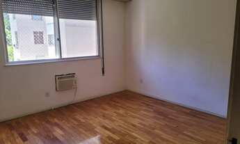 Imagem 2: Apartamento para venda tem 90 m2 com 2 quartos (1 suite) com vaga em Leme - Rio de Janeiro
