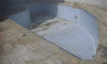 Imagem 3: Casa para venda tem 450 metros quadrados com 5 quartos