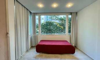 Imagem 7: Apartamento de 2 quartos, silencioso, super agradável, com janelão com vista para uma bela