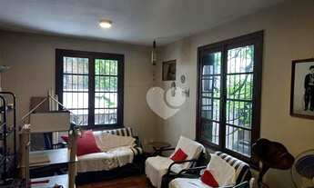 Imagem: Casa triplex tipo sobrado com 4 dormitórios