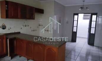 Imagem 7: Sobrado para aluguel possui 140 metros quadrados com 3 quartos