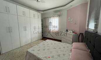 Imagem 6: Casa no Urbanova sobrado para venda Residencial Floradas da Serra - 500m² com 4 Suítes