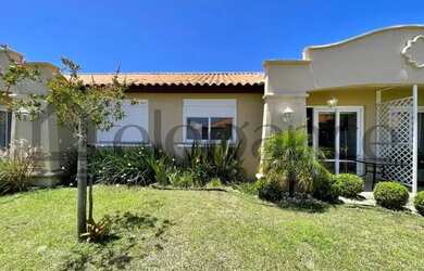 Imagem 2: Elegance Imóveis: Casa em condomínio fechado localizado na praia de Noiva do Mar em Xangri